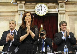 326x230-images-El_Tribuna-2010-discurso-presidencial